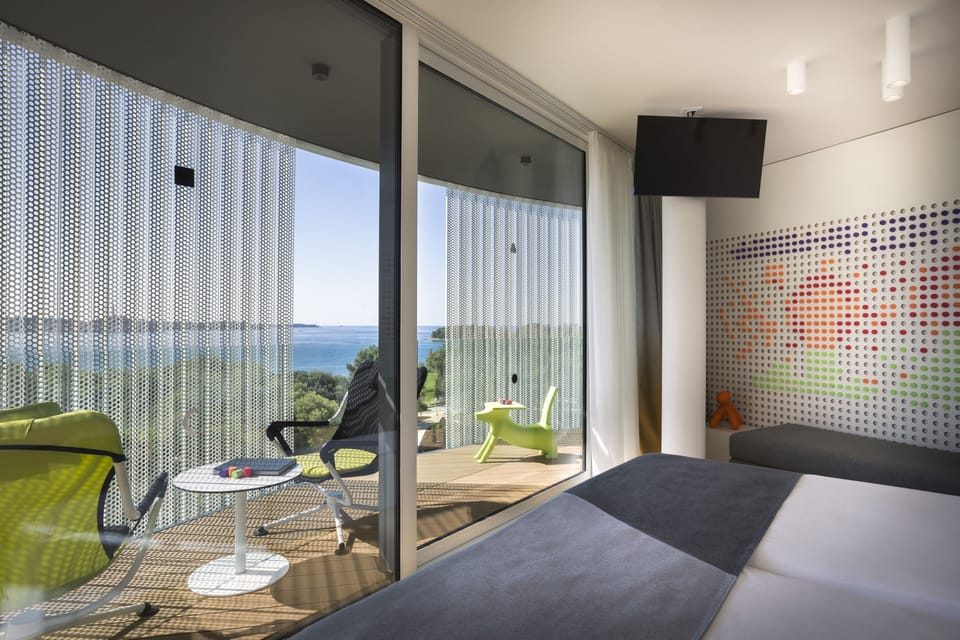 Grand  family room with balcony, sea side  | Minibar, in-room safe, desk, blackout drapes