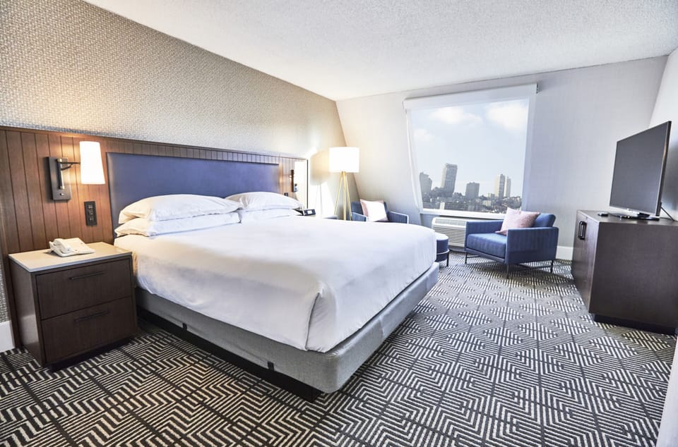 Suite | Premium bedding, in-room safe, desk, iron/ironing board