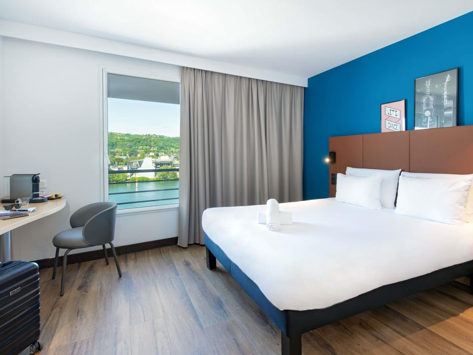 Superior Room, 1 Double Bed | Premium bedding, desk, laptop workspace, blackout drapes