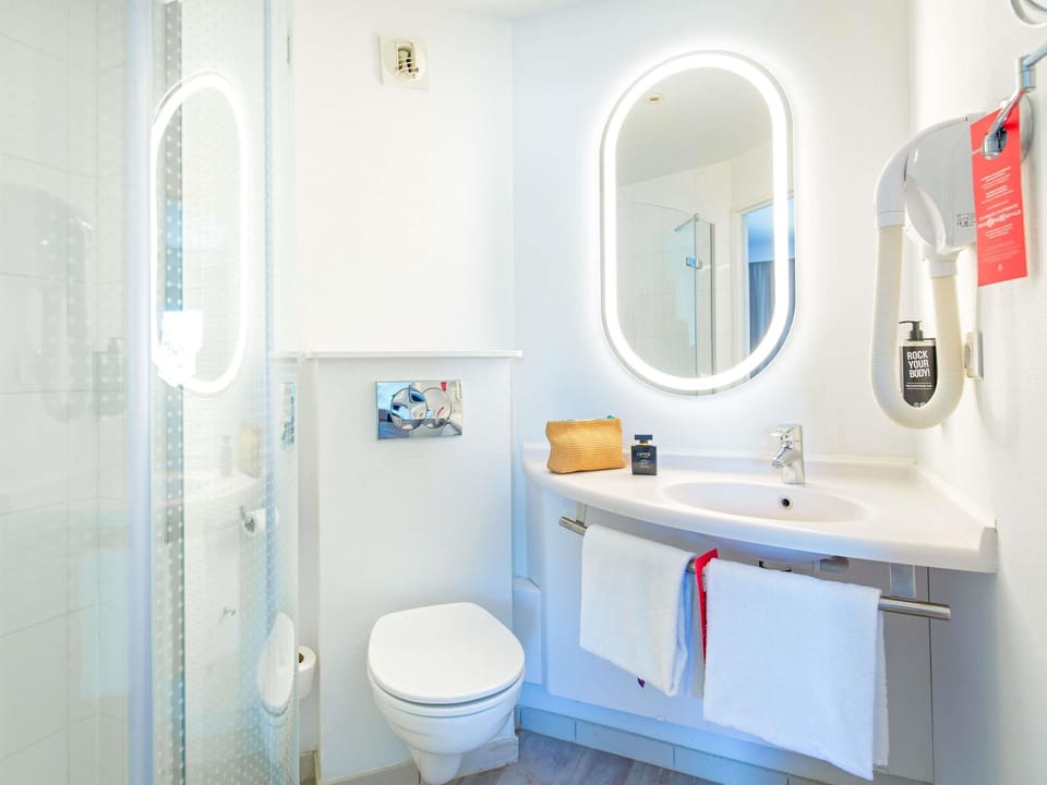 Superior Room, 1 Double Bed | Premium bedding, desk, laptop workspace, blackout drapes