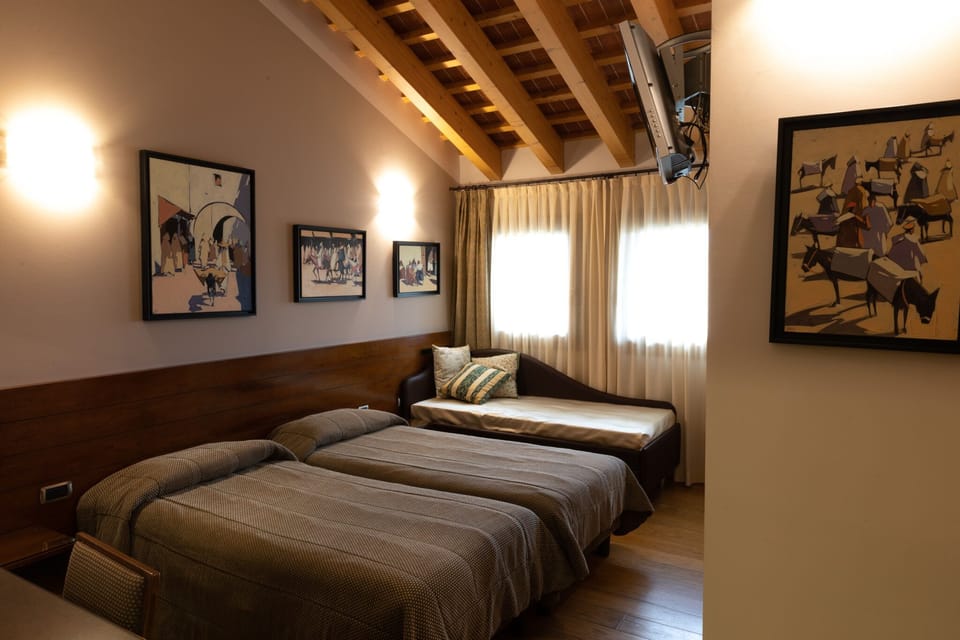 Triple Room | Minibar, desk, soundproofing, free WiFi