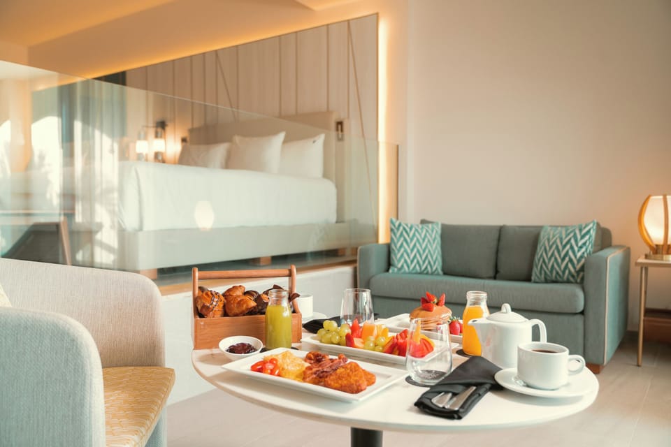 Islander Junior Suite Two King Beds & Sofa Bed | In-room dining