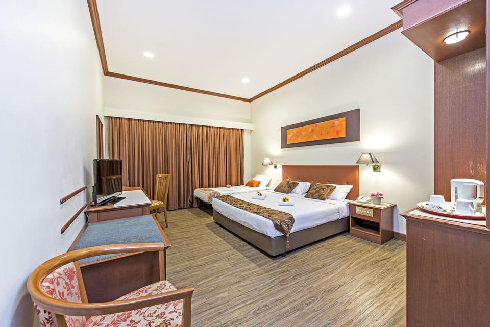 Triple Room | Desk, iron/ironing board (on request), WiFi (free), bed sheets