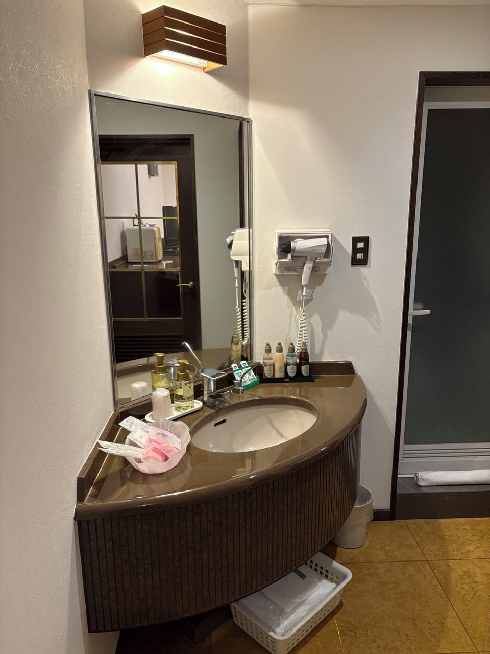 Separate tub and shower, jetted tub, rainfall showerhead