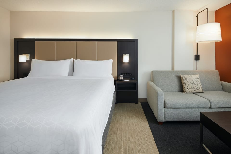 Standard Room, 1 King Bed with Sofa bed | In-room safe, desk, laptop workspace, iron/ironing board