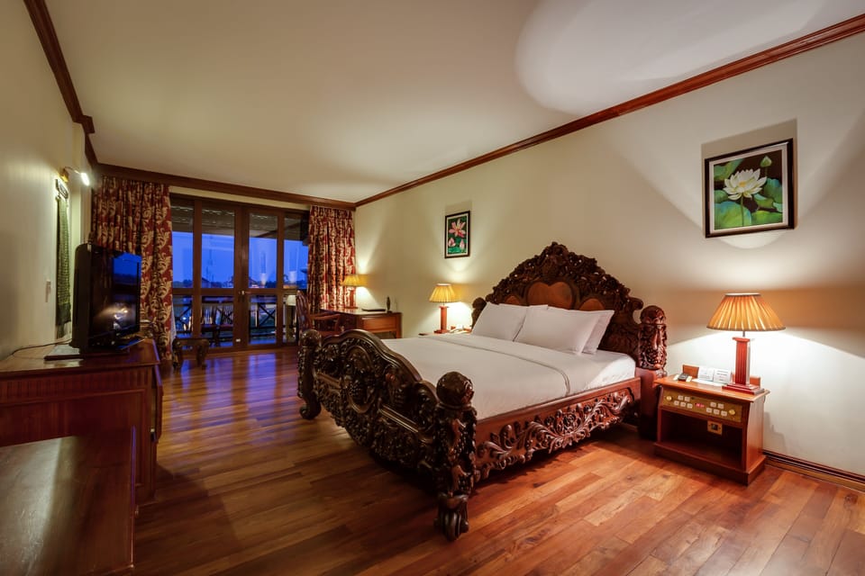 Presidential Suite Room | Minibar, in-room safe, desk, iron/ironing board