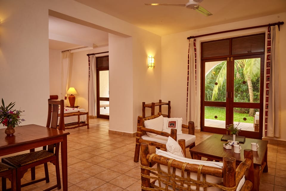 Deluxe Garden Room | Minibar, in-room safe, desk, iron/ironing board