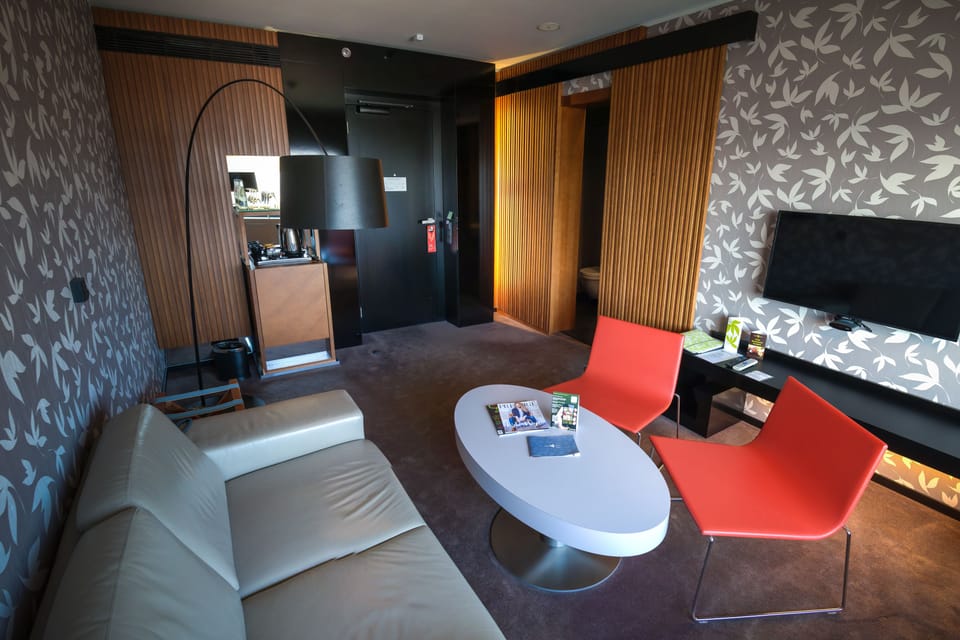 Junior Suite | Living room | LCD TV, pay movies