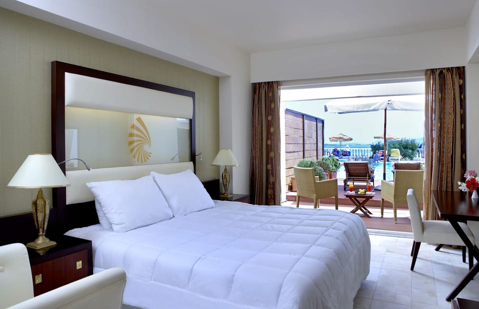Suite, Poolside | In-room safe, desk, blackout drapes, free WiFi