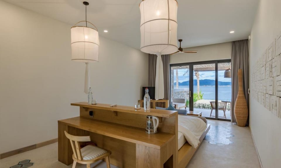 Beachfront Villa | Premium bedding, minibar, in-room safe, desk