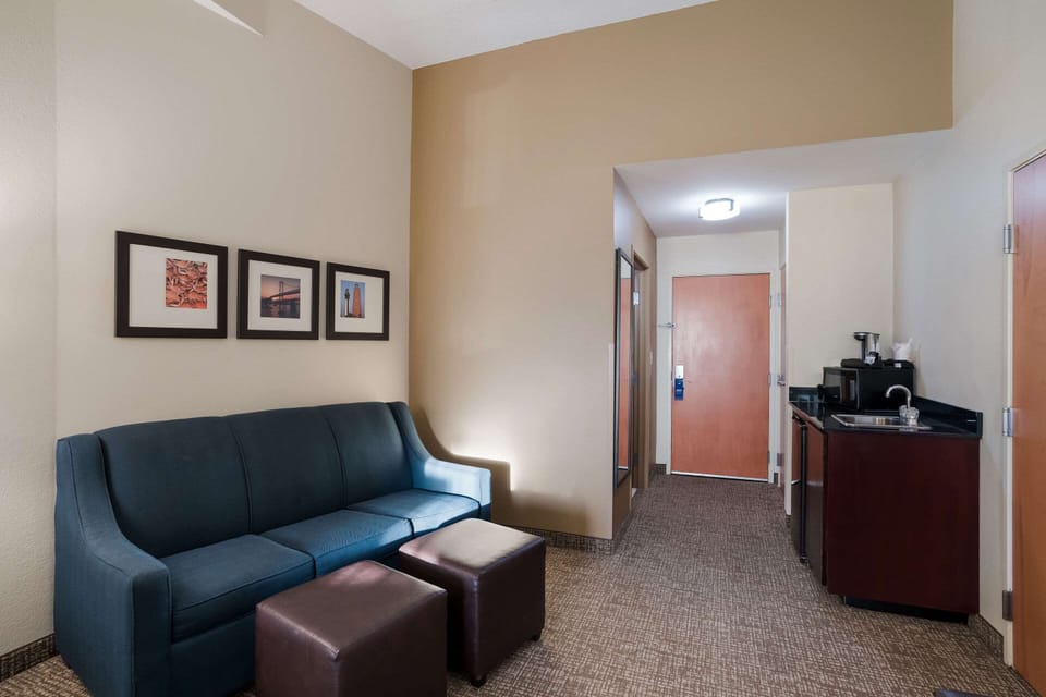 In-room safe, individually decorated, individually furnished, desk