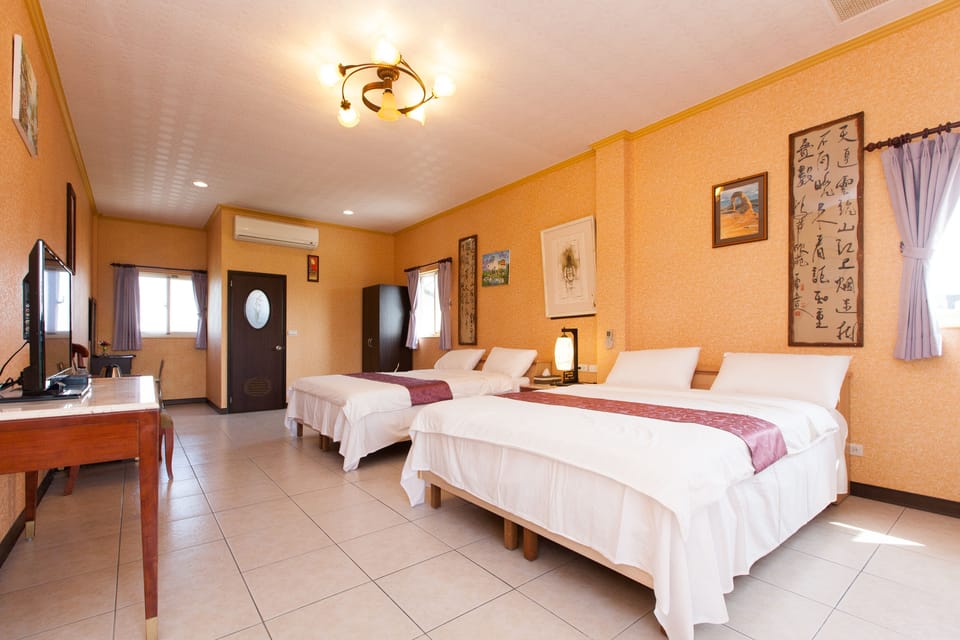 Family Suite | Soundproofing, free WiFi, bed sheets