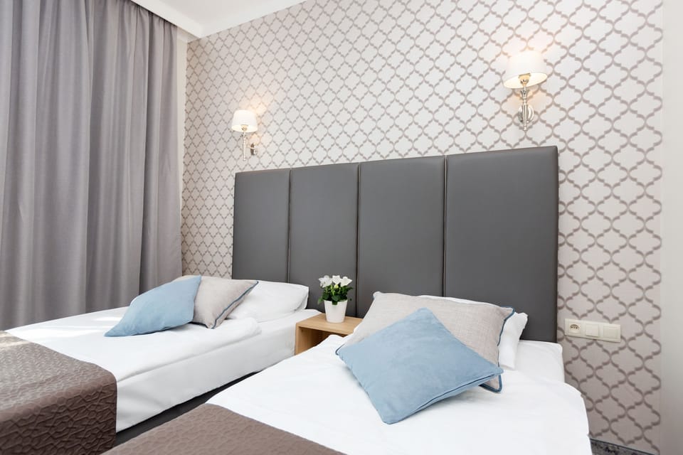 Hypo-allergenic bedding, minibar, in-room safe, desk