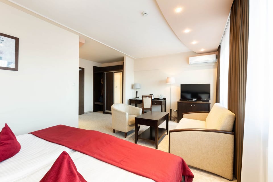 Superior Double Room | Minibar, in-room safe, desk, WiFi (free)