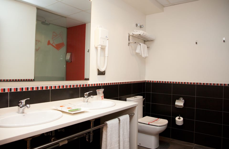 Shower, eco-friendly toiletries, hair dryer, towels