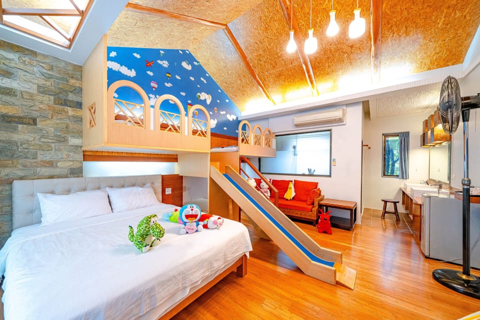 Deluxe Quadruple Room | Desk, blackout drapes, soundproofing, rollaway beds