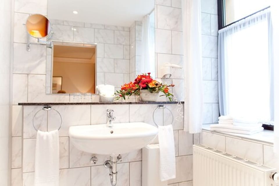 Shower, free toiletries, hair dryer, towels