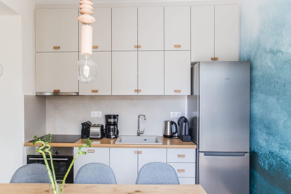 Luxury Penthouse, 4 Bedrooms, Hot Tub, City View | Private kitchen | Full-size fridge, microwave, oven, stovetop