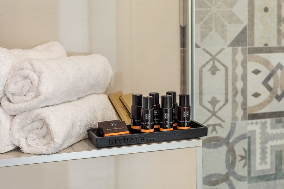 Apartment | Bathroom | Shower, free toiletries, hair dryer, slippers