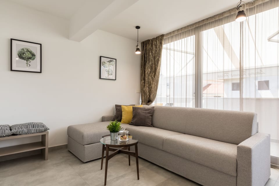 Apartment | Living area | Flat-screen TV