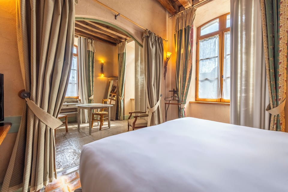 Le Vigneron Room | Premium bedding, individually decorated, individually furnished, desk