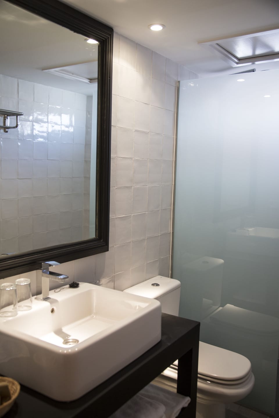 Economy Room, 1 Double Bed, Non Smoking, City View | Bathroom | Free toiletries, hair dryer, towels