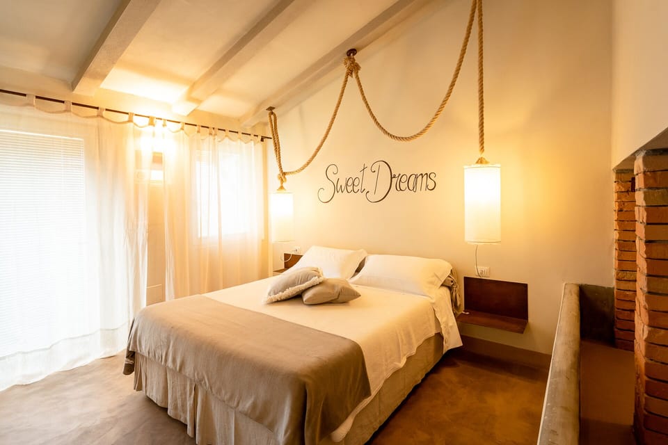Deluxe Room, 1 Bedroom, Private Bathroom, Pool View | Egyptian cotton sheets, premium bedding, in-room safe