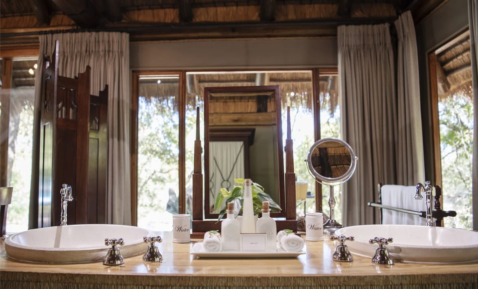 Superior Suite | Bathroom | Separate tub and shower, deep soaking tub, designer toiletries
