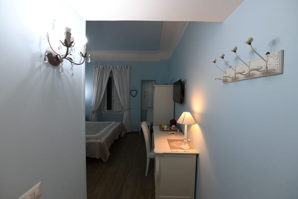 Double Room (Celeste) | Minibar, free cribs/infant beds, free WiFi, bed sheets