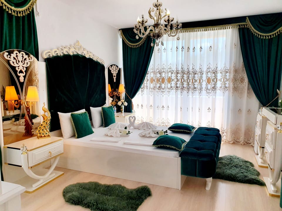 Exclusive Studio Suite, 1 Bedroom | 1 bedroom, in-room safe, iron/ironing board, free cribs/infant beds