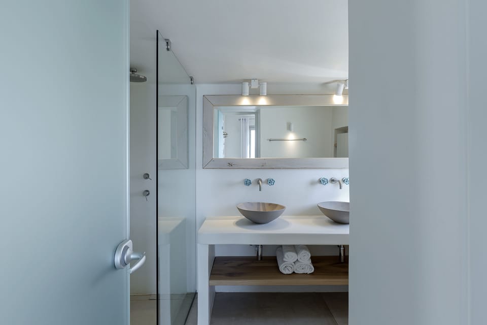 Superior Sea View Suite with Outdoor Hot Tub | Bathroom sink