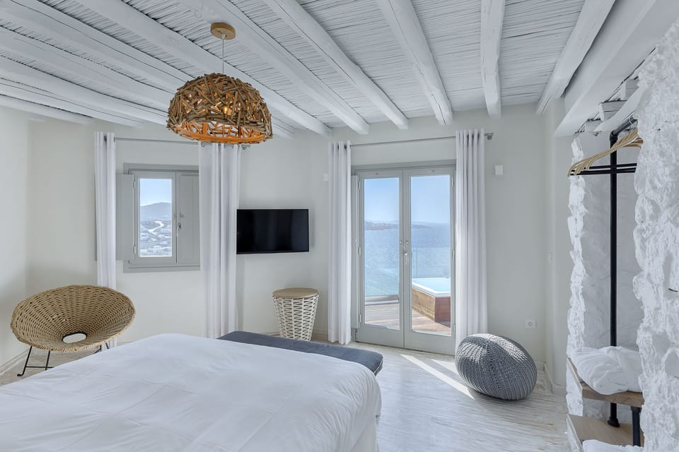 Superior Sea View Suite with Outdoor Hot Tub | Minibar, in-room safe, desk, soundproofing