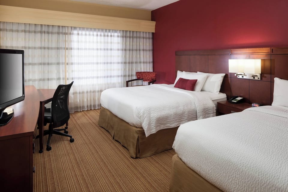 Hypo-allergenic bedding, in-room safe, iron/ironing board, free WiFi