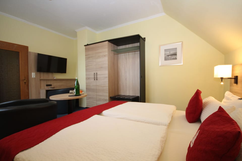 Double Room | In-room safe, iron/ironing board, cribs/infant beds, rollaway beds