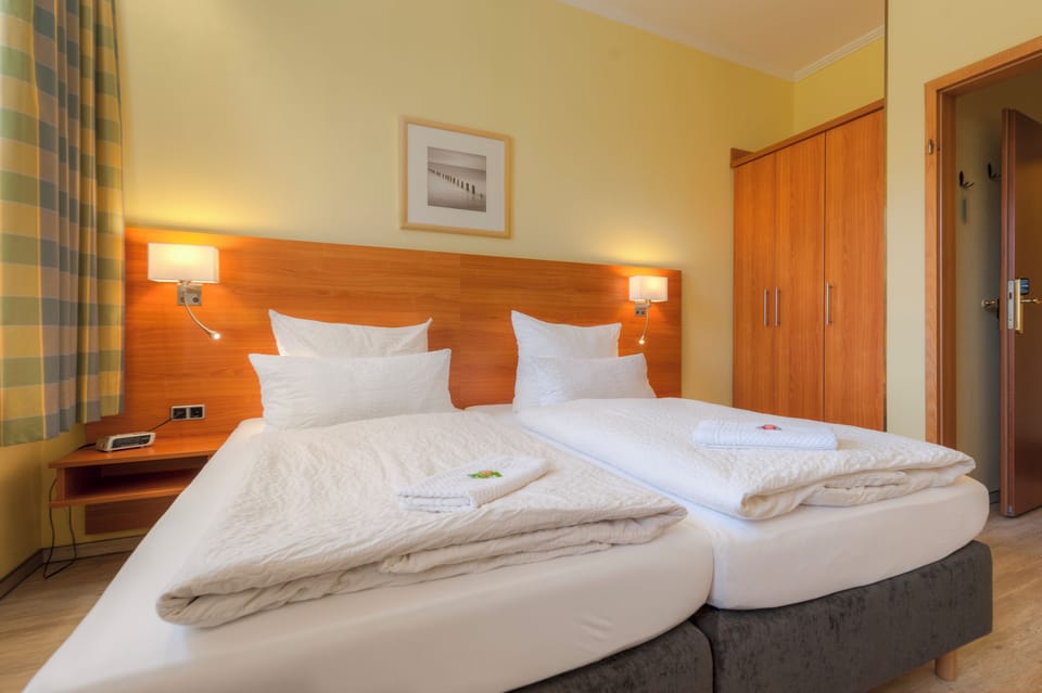 Triple Room | In-room safe, iron/ironing board, cribs/infant beds, rollaway beds