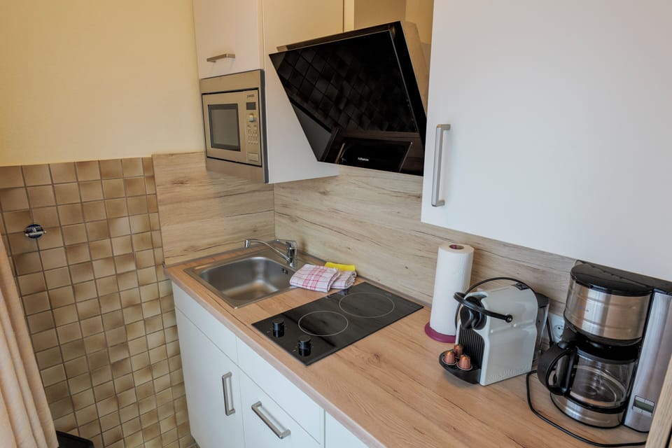 Apartment, 2 Bedrooms | Private kitchen | Fridge, stovetop, coffee/tea maker, electric kettle