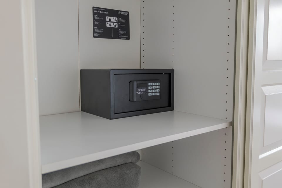 Apartment, 2 Bedrooms | Safe
