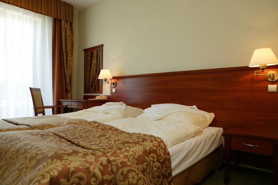 Standard Double Room | Desk, WiFi (free), bed sheets