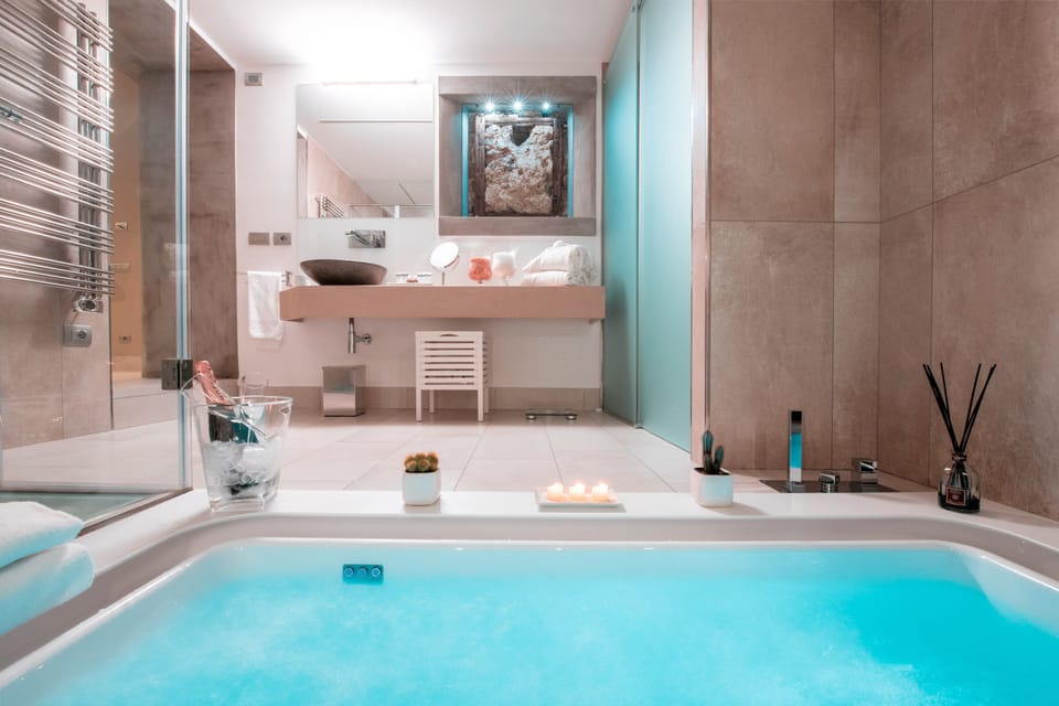 Luxury Suite, Jetted Tub | Private spa tub