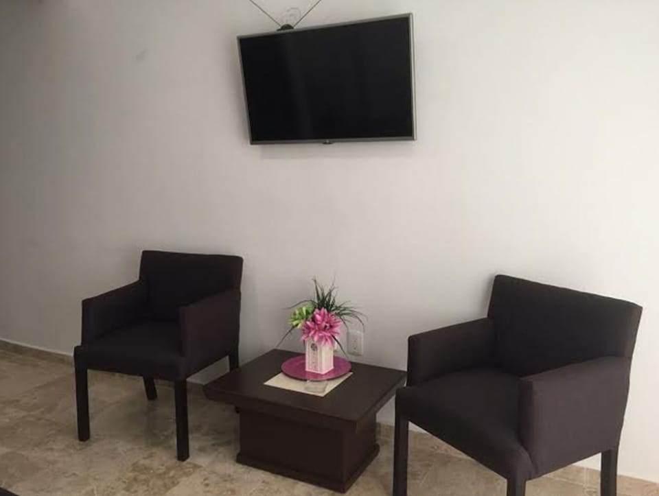 Apartment | Living area | Flat-screen TV