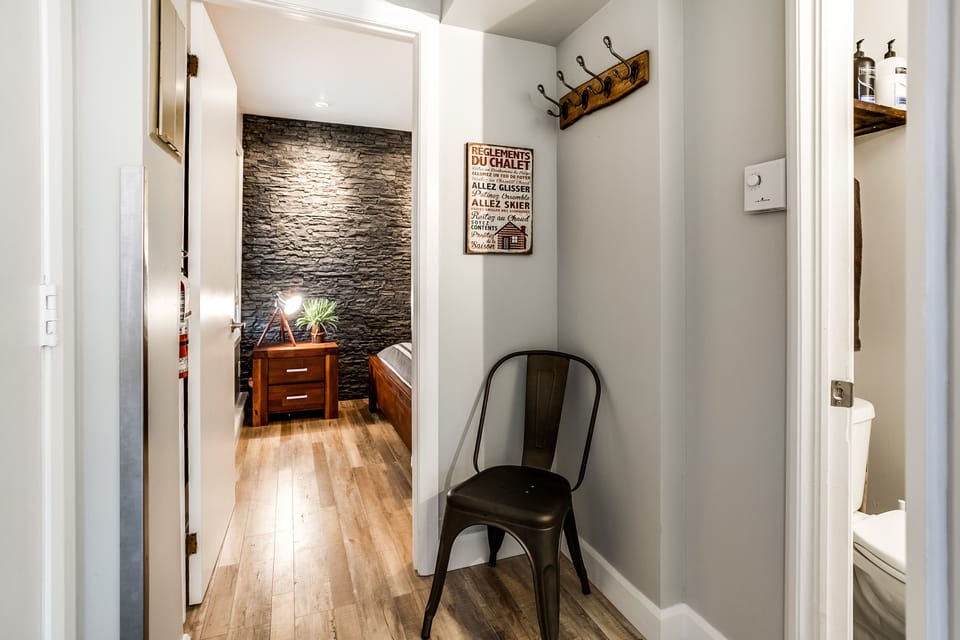 Condo, 1 Bedroom | Living area | Flat-screen TV, fireplace, Netflix