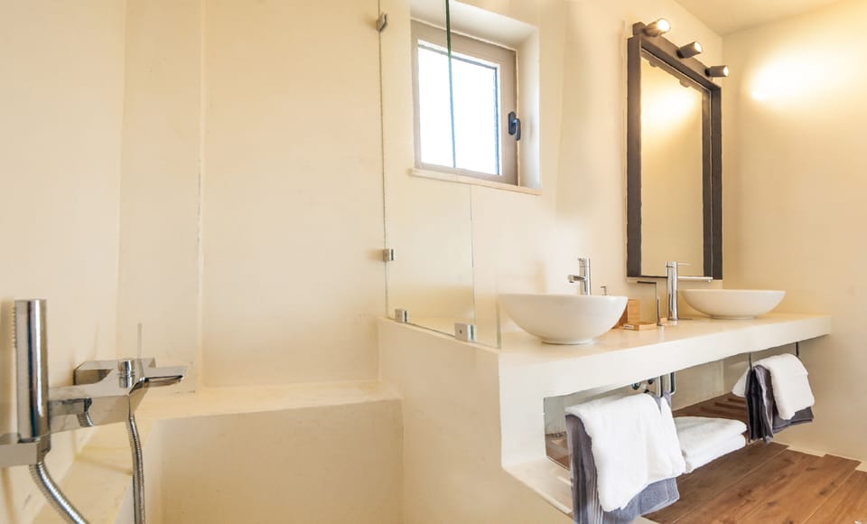 First floor ensuite bathroom . Other view.Number 1 room.