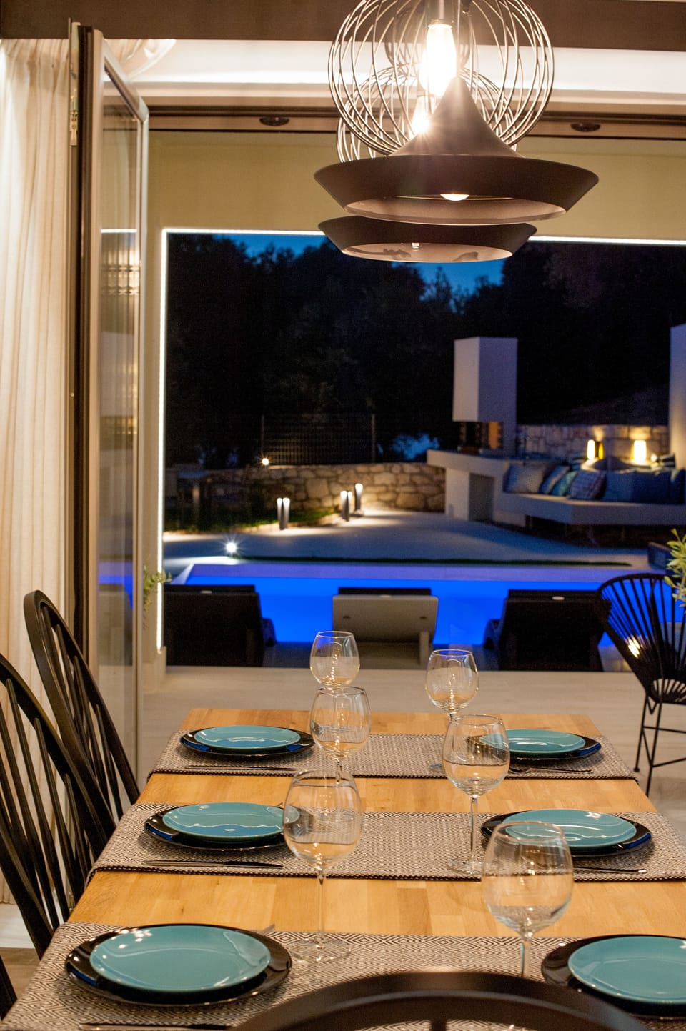 Dining room .
