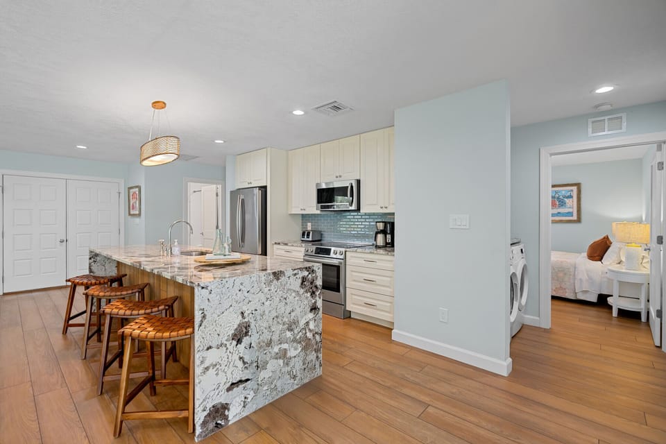 House, 4 Bedrooms, Private Pool, Lake View | Private kitchen | Fridge, microwave, stovetop, dishwasher