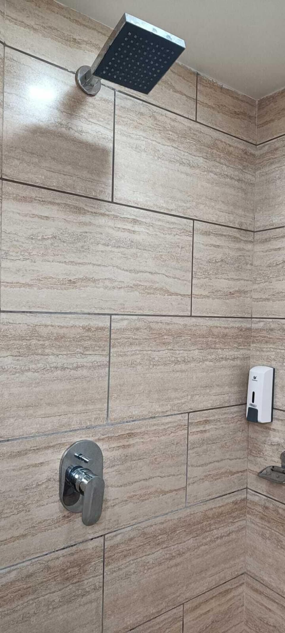 Basic Room | Bathroom | Shower, free toiletries, slippers, towels