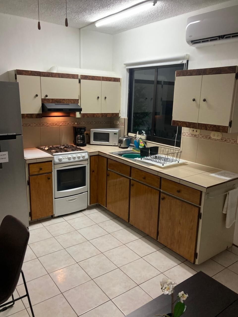 Classic Single Room, 1 Bedroom | Private kitchen | Fridge, microwave, oven, stovetop