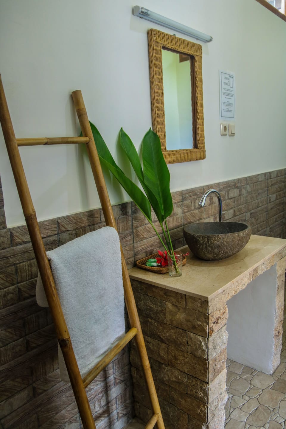 Shower, hydromassage showerhead, hair dryer, towels