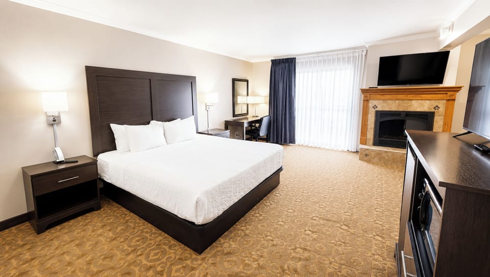Executive Suite, 1 King Bed, Non Smoking, Fireplace | Desk, iron/ironing board, free WiFi, bed sheets