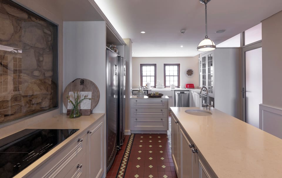 Premier House, 6 Bedrooms, Sea View | Private kitchen