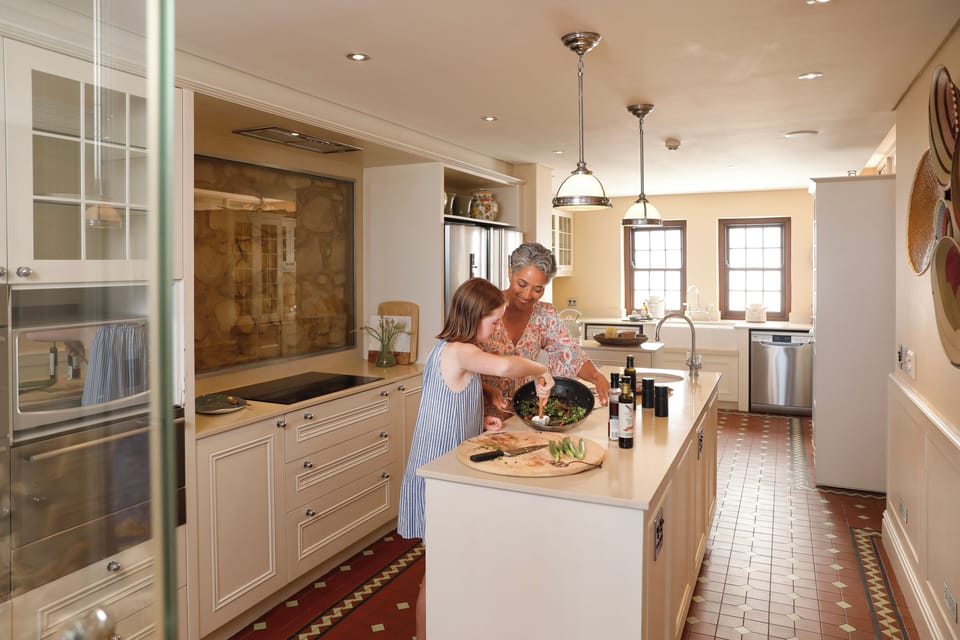 Premier House, 6 Bedrooms, Sea View | Private kitchen